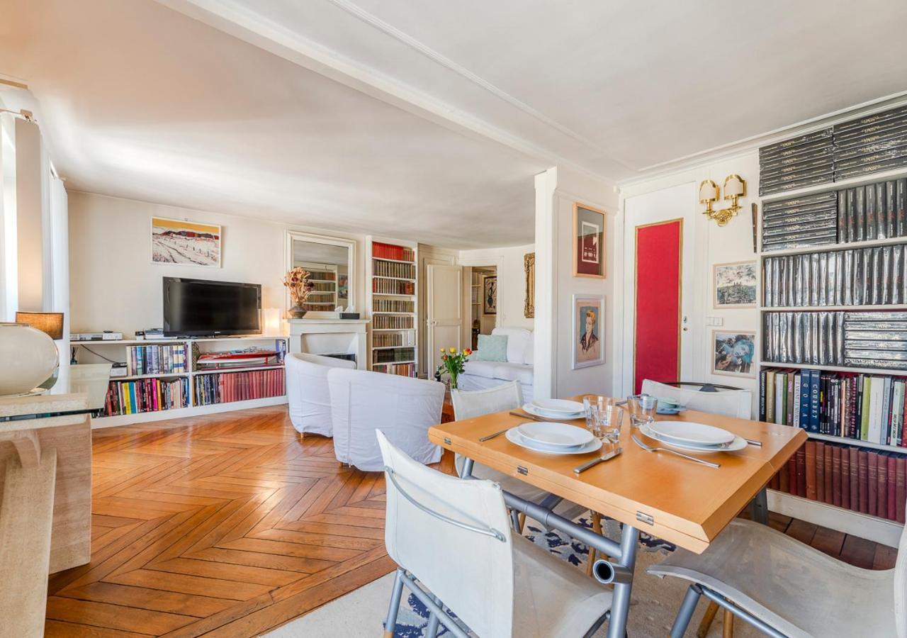 La Pause Parisienne, Au Pied Du Metro * Paris