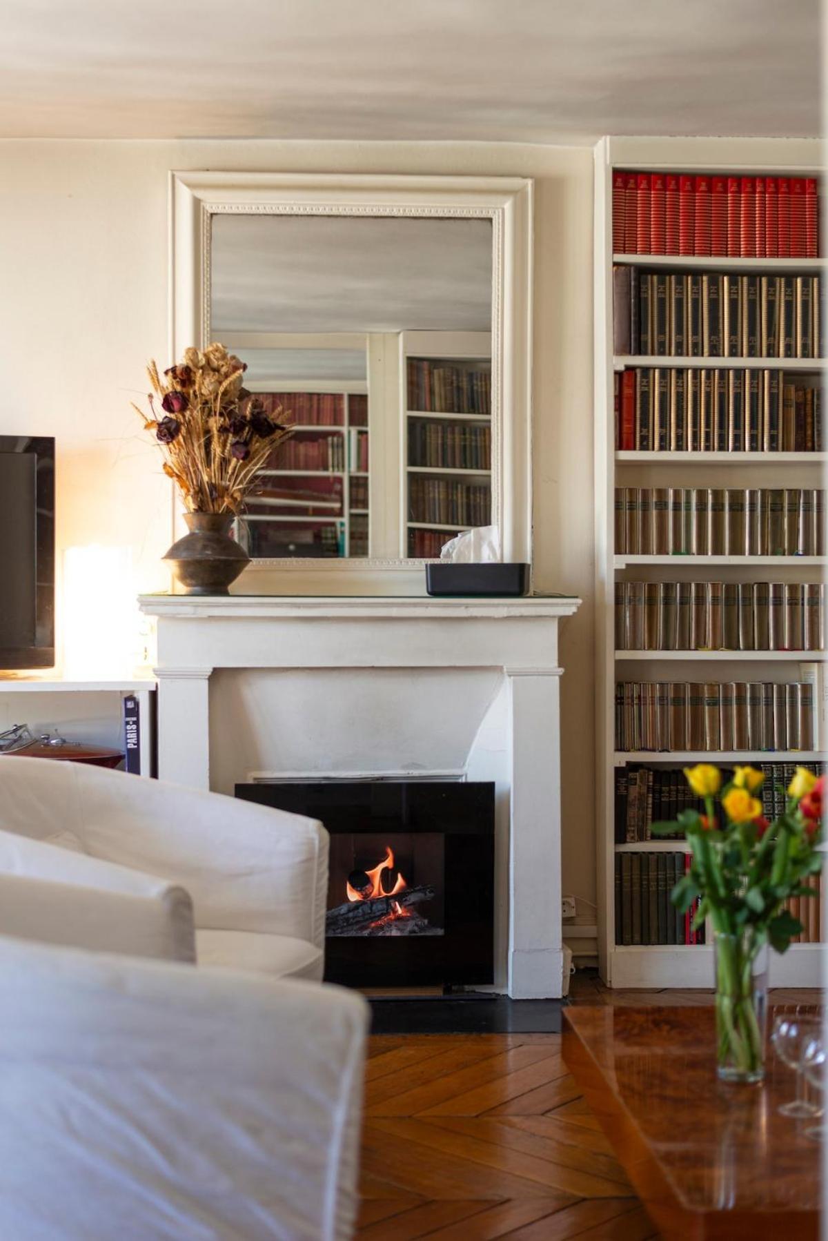 La Pause Parisienne, Au Pied Du Metro Paris